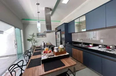 Casa com 3 quartos à venda no Santa Rosa, Uberlândia 