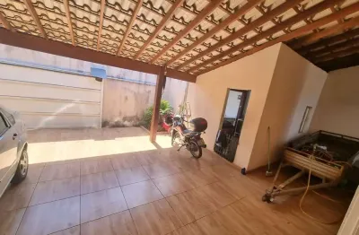 Casa com 3 quartos à venda em Saraiva, Uberlândia 