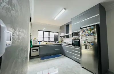Casa térrea reformada disponível para venda no bairro lagoinha
