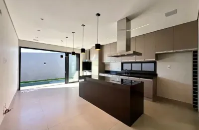 Casa com fino acabamento e 4 suítes à venda, em condomínio na vila do golf