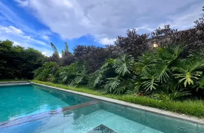 Alphaville | 4 suítes | escritório | sala de cinema | ampla área gourmet | piscina aquecida com hidro | em frente a praça da jabuticabeira