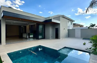 Casa térrea com até 04 suítes, cozinha separada com despensa, à venda no reserva santa luísa