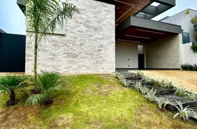 Casa com privacidade incrível localizada no Terras de Siena, com 03 suítes e cozinha separada da área gourmet  em Ribeirão Preto SP