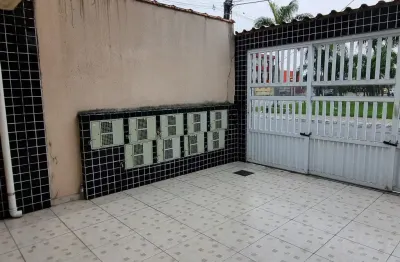 Casa á venda com  quintal privativo! excelente localização!