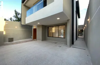 Sobrado alto padrão com suíte master! próximo á praia!