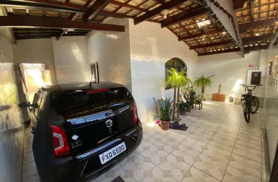 Casa com 2 quartos à venda na Rua da Coragem, 78, Jardim Melvi, Praia Grande