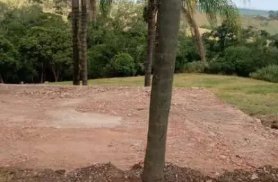 Terreno com 2.100 metros quadrados e ótima topografia na região de cardeal - elias fausto, próximo ao centro.