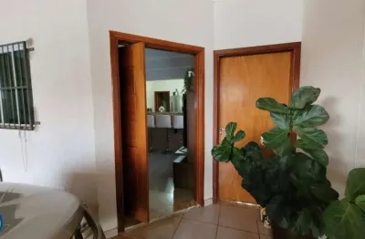 Casa térrea com 3 dormitórios em bairro na cidade de indaiatuba.