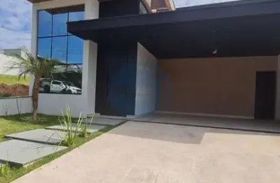 Casa térrea de alto padrão no condomínio milano em indaiatuba-sp: 3 suítes, área gourmet, piscina, aquecimento solar.