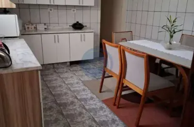 Casa térrea no centro de indaiatuba-sp: 2 quartos, 1 sala, 2 banheiros, 110m² de área. ideal para residência ou comércio!