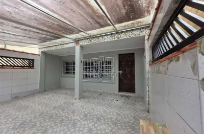Casa com 2 dormitórios no centro de mongaguá! confira!