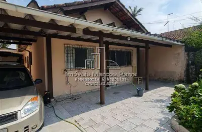 Casa com excelente localização no bairro santa eugênia – mongaguá!