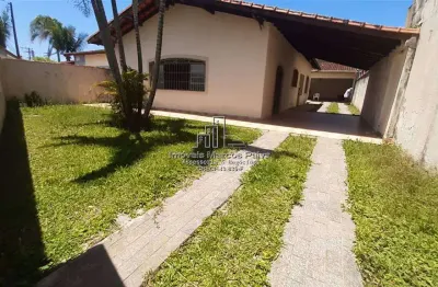 Casa com piscina, excelente localização, na cidade de mongaguá!