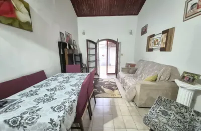 Lindo sobrado 2 quartos com 1 edicula e churrasqueira no canto do forte