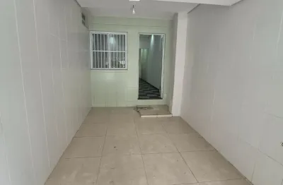 Casa 2 quartos a 150m da praia na guilhermina com ponto comercial do lado com banheiro, sala e cozinha