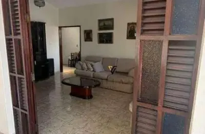 Seu Novo Lar no Bairro dos Estados: 5 Quartos, 2 Suítes, Espaço de Sobra e Qualidade de Vida!