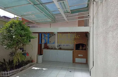Casa ampla com espaço gourmet retrátil, 2 suítes+ 4 vagas + 6 banheiros