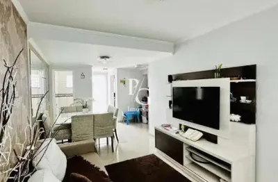 Sobrado triplex com 179m² e amplo espaço de terreno - 3 dormitórios sendo 1 suíte - amplo espaço de terraço coberto