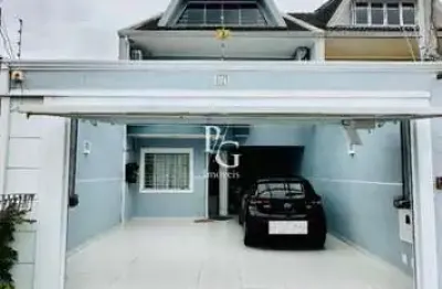 Sobrado triplex com 179m² e amplo espaço de terreno - 3 dormitórios sendo 1 suíte - amplo espaço de terraço coberto