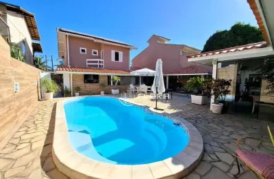 Casa com 5 dormitórios, duas suites no 1º pavimento + 1 no 2º. à venda, 400 m² por r$ 1.750.000 - itaipu - niterói/rj