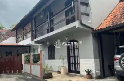 Casa com 2 dormitórios à venda, 150 m² por r$ 610.000 - itaipu - niterói/rj