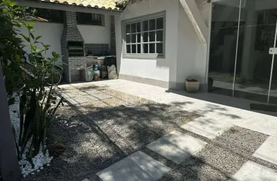 Vale feliz - casa com 3 dormitórios à venda, 113 m² por r$ 520.000 - itaipu - niterói/rj