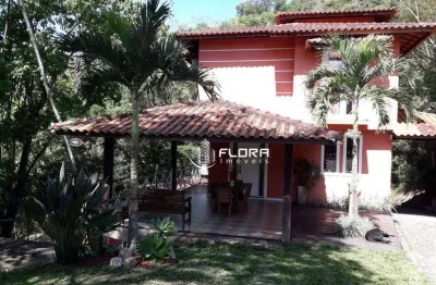 Casa em condomínio, estilo colonial, com edícula, total de 5 quartos, sendo 3 suítes, com 235 m², à venda por r$ 789.000, niterói- rj
