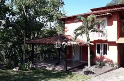 Casa em condomínio, estilo colonial, com edícula, total de 5 quartos, sendo 3 suítes, com 235 m², à venda por r$ 789.000, niterói- rj