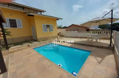 Casa com 4 quartos, sendo 4 suites, área gourmet, piscina, com 239 m², à venda por r$ 850.000,00, flamengo, maricá - rj