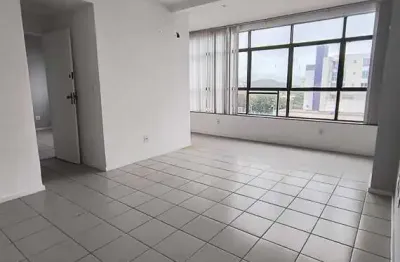 Sala comercial para locação em cabo frio, centro, 2 banheiros, 1 vaga