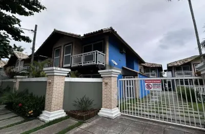 Casa em condomínio para locação em cabo frio, palmeiras, 3 dormitórios, 2 suítes, 3 banheiros, 1 vaga