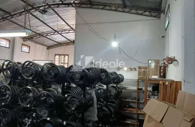 Casa comercial com 1 sala para alugar na Avenida General Melo, Campo Velho, Cuiabá