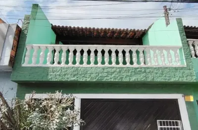 Lindo sobrado com 2 dormitórios e vaga para 4 carros!