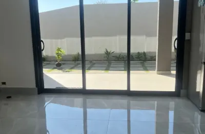 Imóvel novo em condomínio fechado, novo sem móveis , lugar arborizado, com 4 suítes , piscina