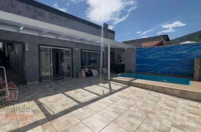 Casa isolada com piscina na quadra da praia  com 3 dormitórios à venda, 250 m² por r$ 784.000  solemar  praia grande sp