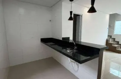 Sobrado novo no lado praia 2 dormitórios sendo 1 suíte por r$320.000 maracanã praia grande sp.