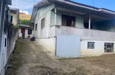 Casa à venda na Rua Diomar David Dalledone Júnior, 93, Uberaba, Curitiba