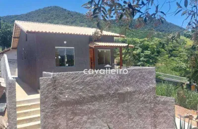 Casa com 03 quartos, sendo 01 suíte, com espaço gourmet no condomíniovitória dos anjos - caxito-maricá