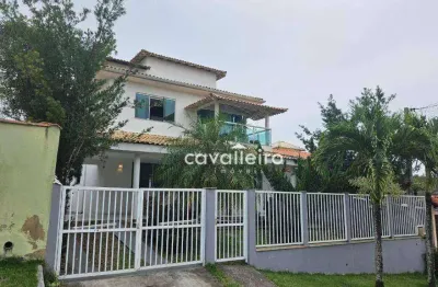 Excelente duplex em condomínio no centro de marica!!!
