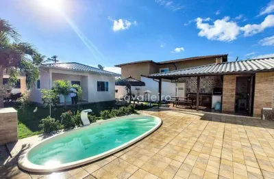 Casa mobiliada em condomínio com 2 quartos, piscina e área gourmet à venda, 130 m² por r$ 590.000 - flamengo - maricá/rj