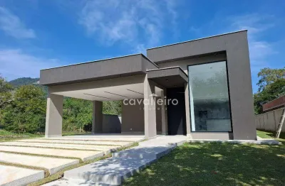 Casa de alto padrão em condomínio próximo ao centro de maricá