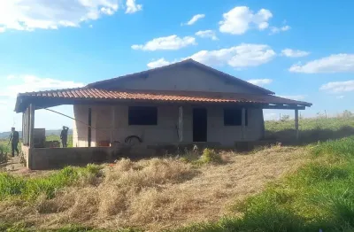 Fazenda com 15 alqueires de dupla aptidão em campina verde-mg