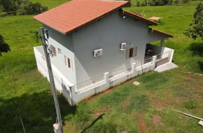 Fazenda com 14 alqueires de dupla aptidão montada para pecuária leiteira em gurinhatã-mg