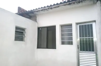 Casa bem localizada no campo limpo para locação com 1 dormitório