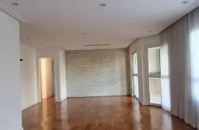Apartamento com linda vista – 129 m², 3 suítes, 4 vagas + depósito!