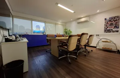 Conjunto comercial para locação – 144m² | 4 salas conjugadas | 4 vagas!