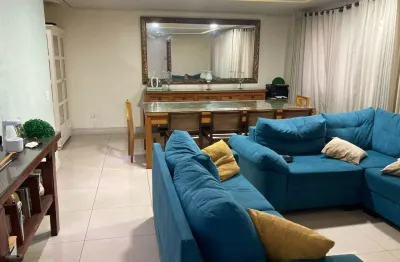 Sobrado maravilhoso com 3 dormitórios , 3 vagas, 1 suíte e banheira de hidro massagem