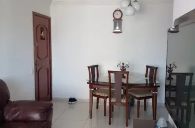 L indo apartamento com armário embutidos em todos os ambientes