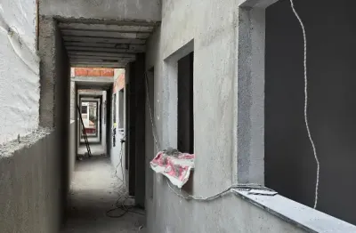 Sobrado de condomínio com duas suítes no centro da penha.  apenas 430 mil