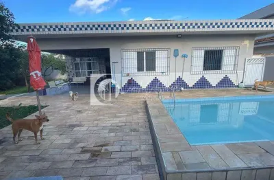 Casa isolada, piscina, 3 dorms, aceita permuta, menor valor pg